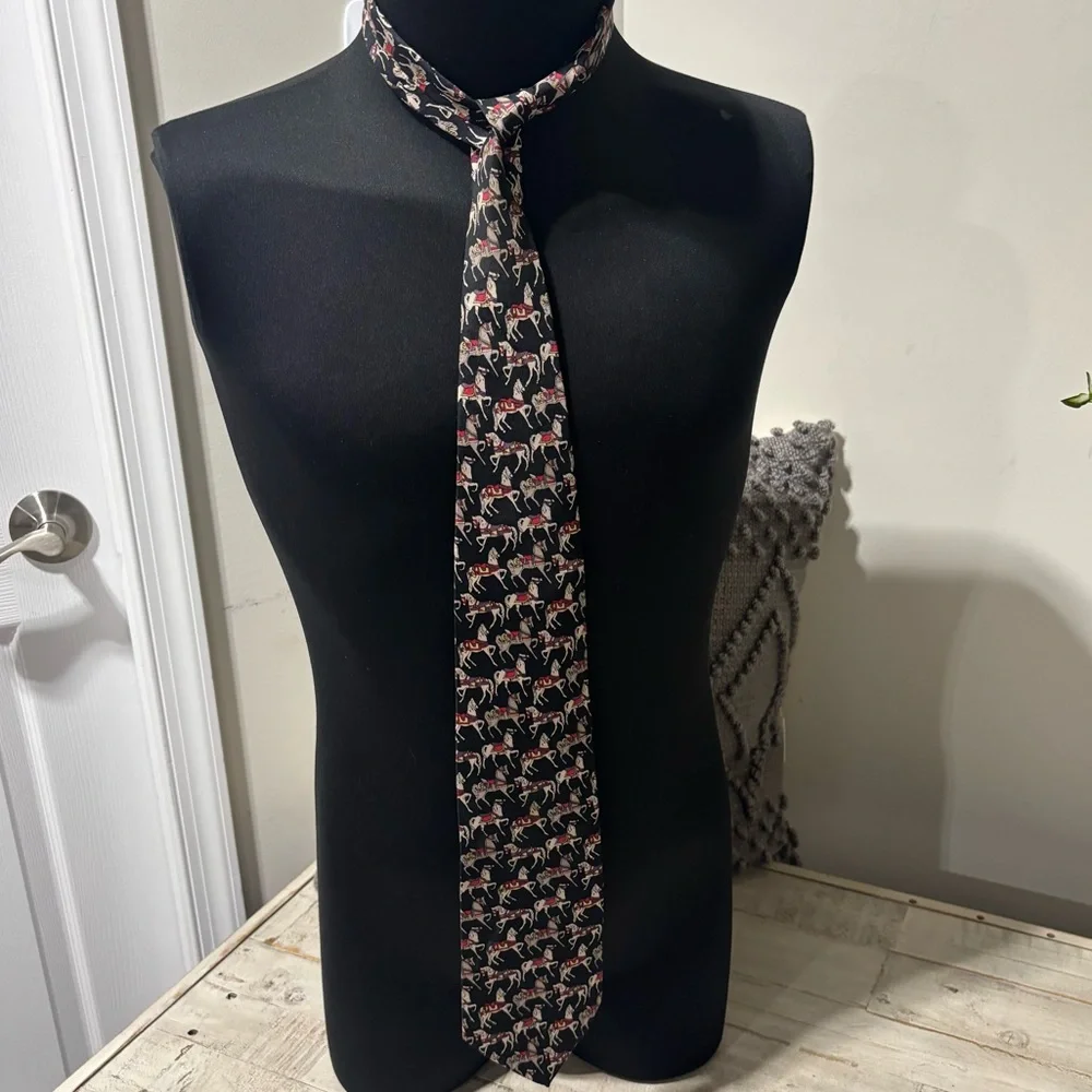 MBP New York-London-Tokyo 100% Silk Tie - Picture 1 of 5